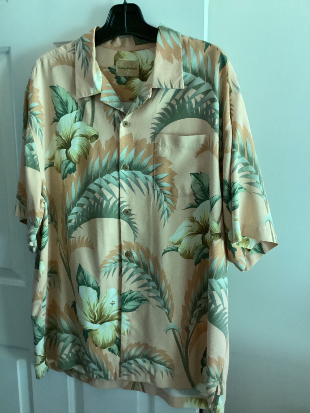 TOMMY BAHAMA 100% silk shirt XL